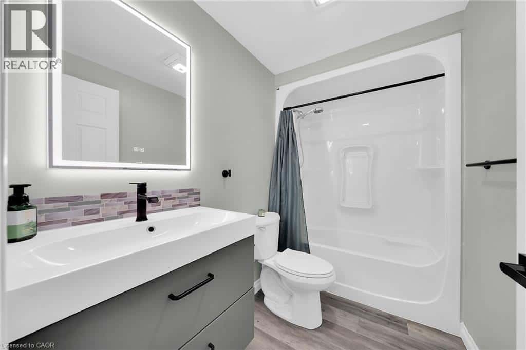 47 WINNETT Street N — Cayuga, Ontario - Photo 3 of 44