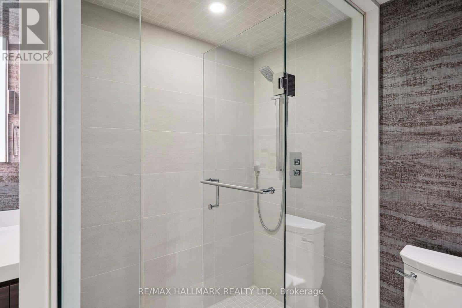 2092 PINEVALLEY Crescent