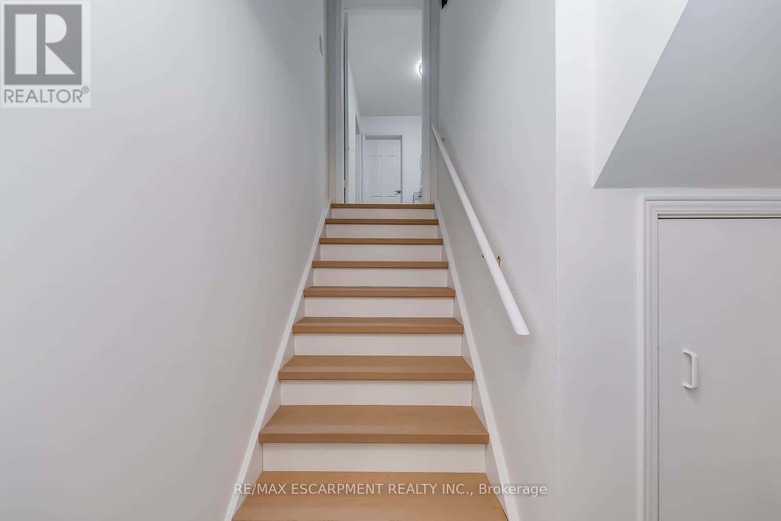 170 CAVENDISH COURT — Oakville (MO Morrison), Ontario - Photo 2 of 48