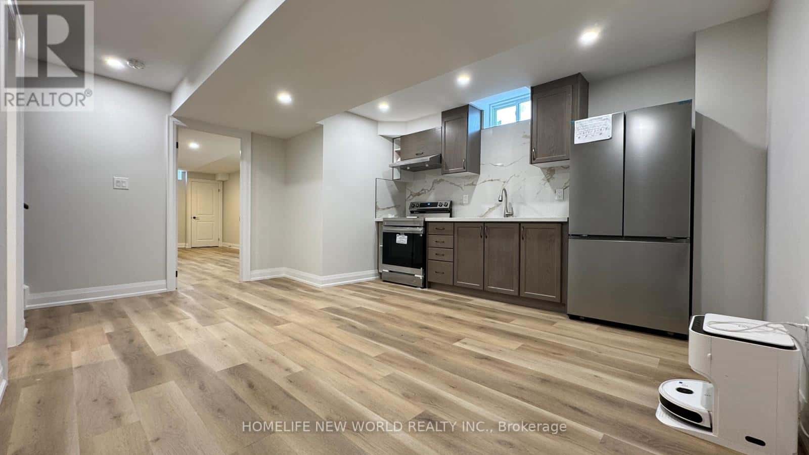 BSMT - 1 MONTICOLA AVENUE — Richmond Hill (Headford Business Park), Ontario - Photo 5 of 9