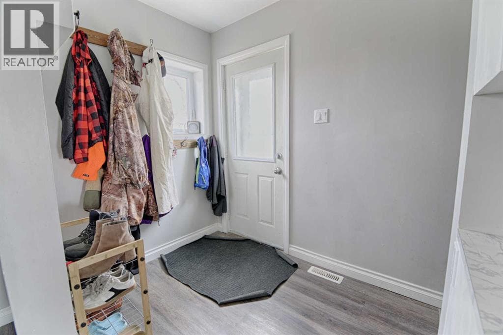 132 2 Ave north — Vauxhall, Alberta - Main photo