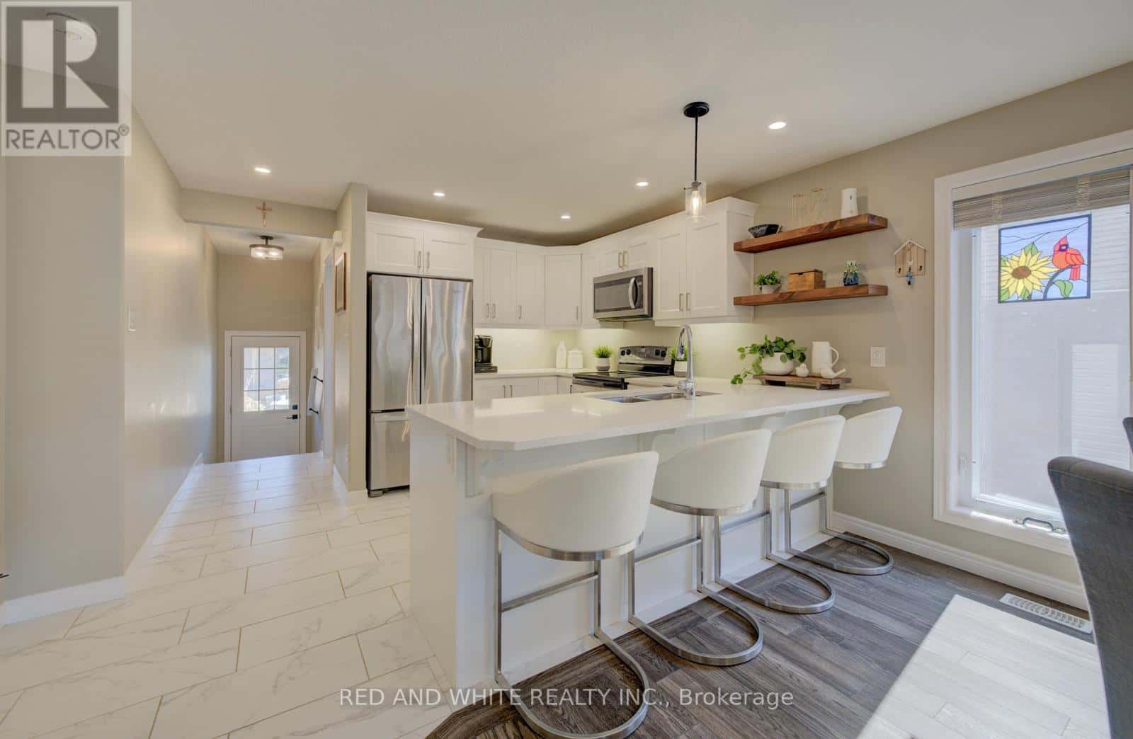 56 NORFOLK STREET — Norfolk (Waterford), Ontario - Photo 3 of 48