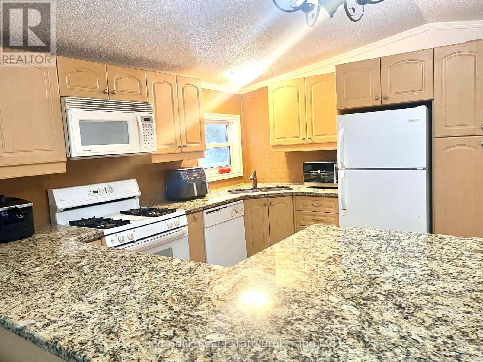 6 LANE STREET — Centre Wellington, Ontario - Photo 3 of 28