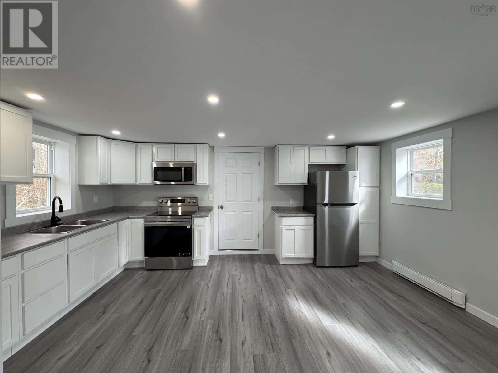 164 Granville Street — Port Hawkesbury, Nova Scotia - Photo 3 of 29