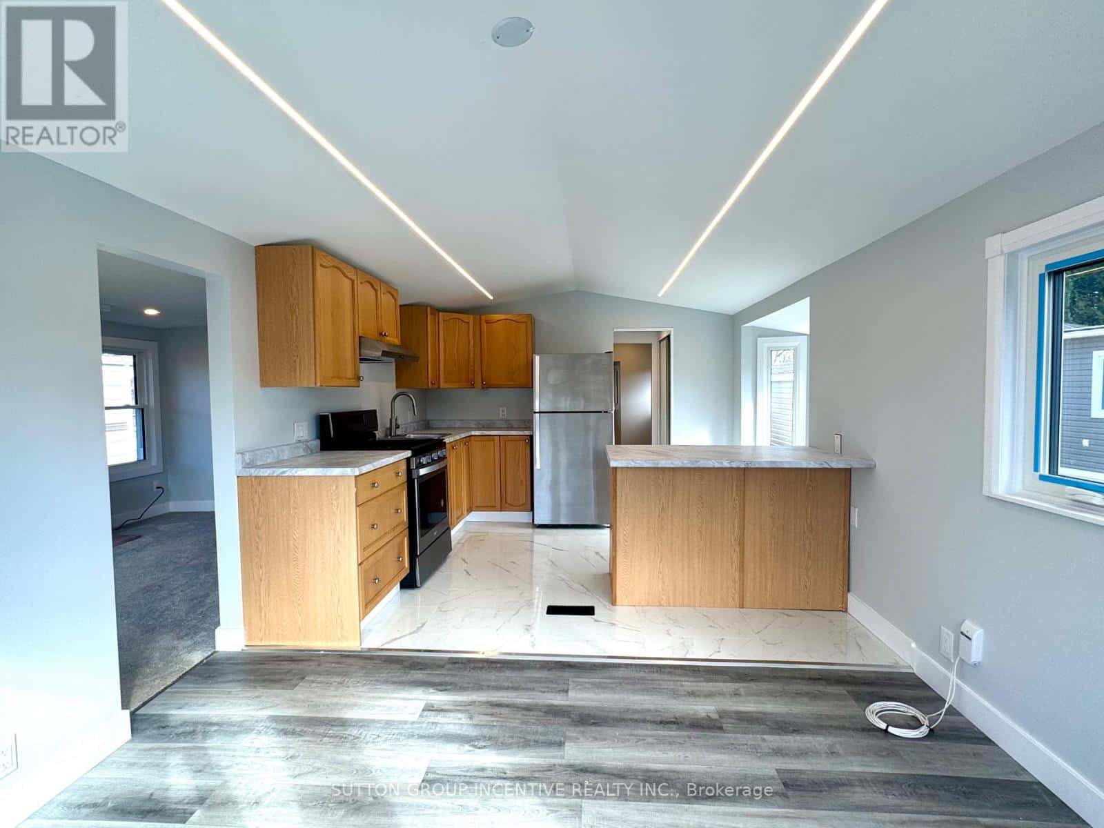 558 SUMAC STREET — Centre Wellington, Ontario - Photo 5 of 34