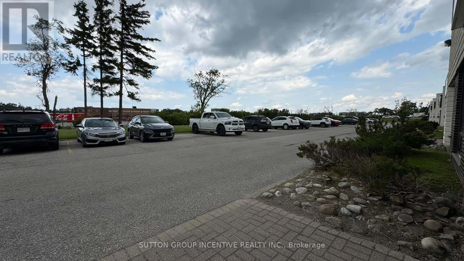 Barrie (Alliance), Ontario — Barrie (Alliance), Ontario - Photo 4 of 27