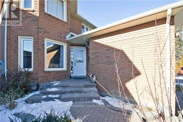 2285 COTTONWOOD CIRCLE — Pickering (Liverpool), Ontario - Photo 2 of 16