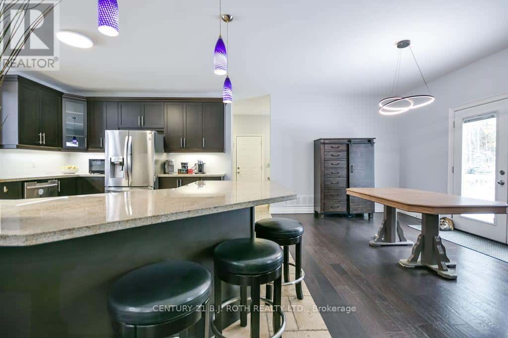 8 MERRINGTON AVENUE — Oro-Medonte (Warminister), Ontario - Photo 5 of 37