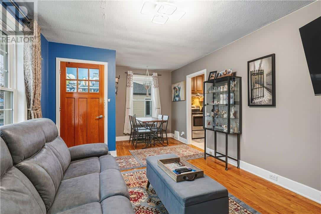 251 Tenth Avenue — Lively, Ontario - Photo 3 of 29