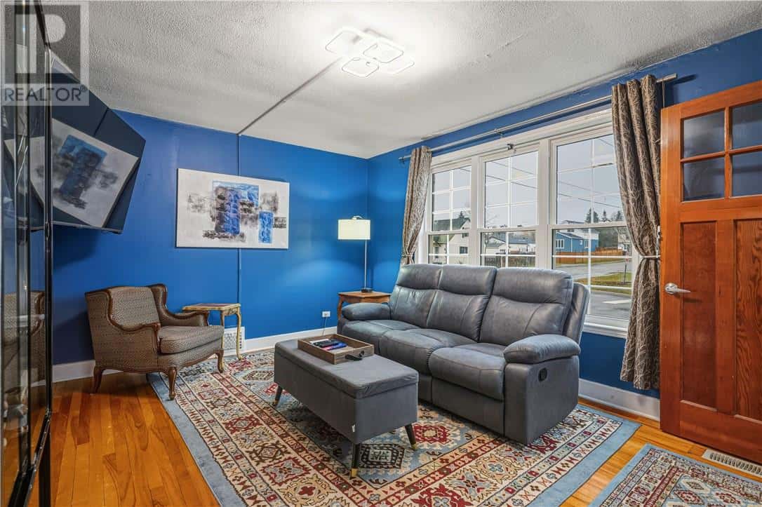 251 Tenth Avenue — Lively, Ontario - Photo 4 of 29