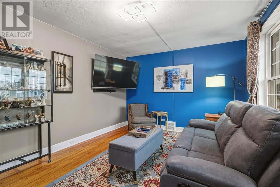 251 Tenth Avenue — Lively, Ontario - Photo 5 of 29