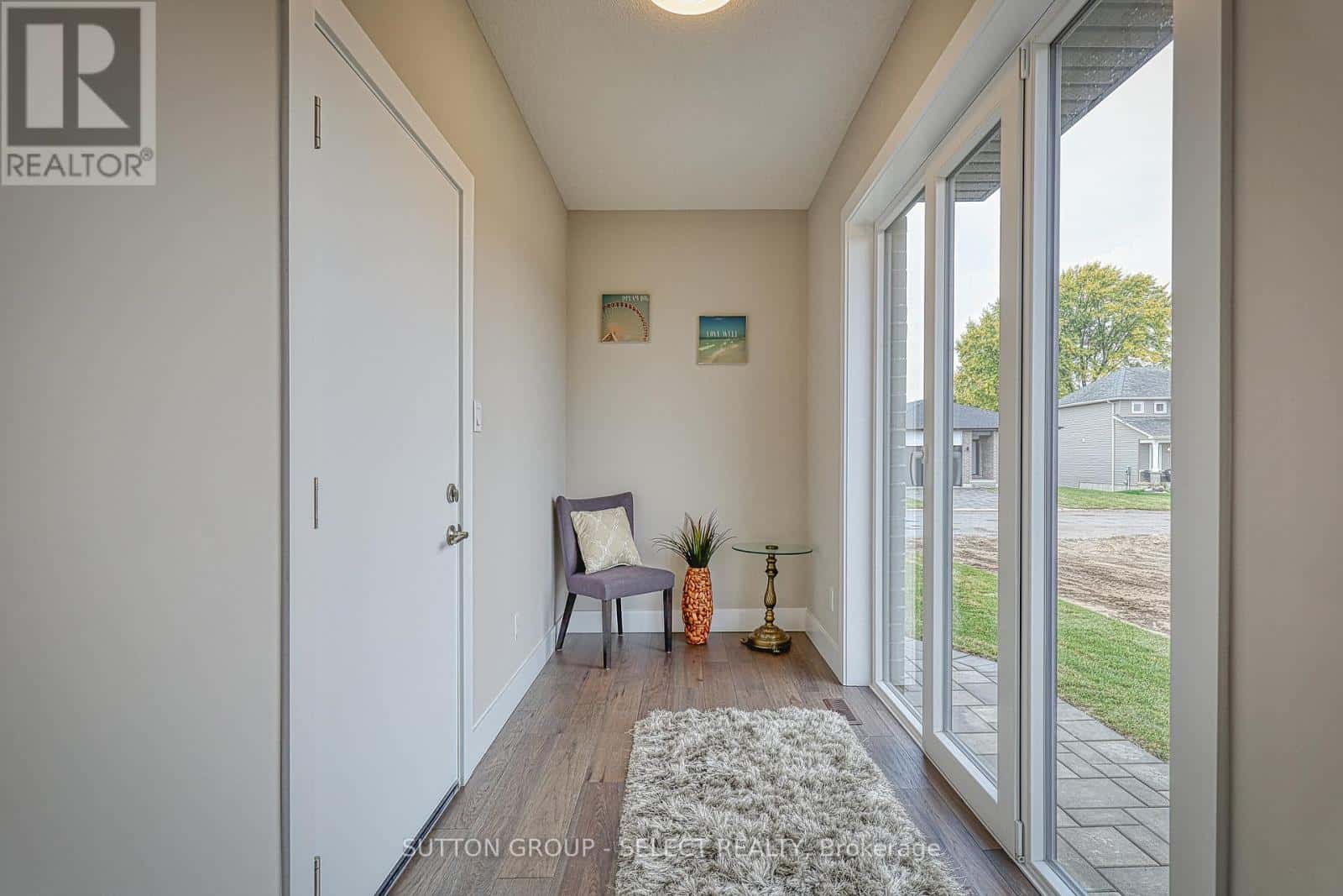 19 ALEXANDER CIRCLE — Strathroy-Caradoc (SE), Ontario - Photo 4 of 30