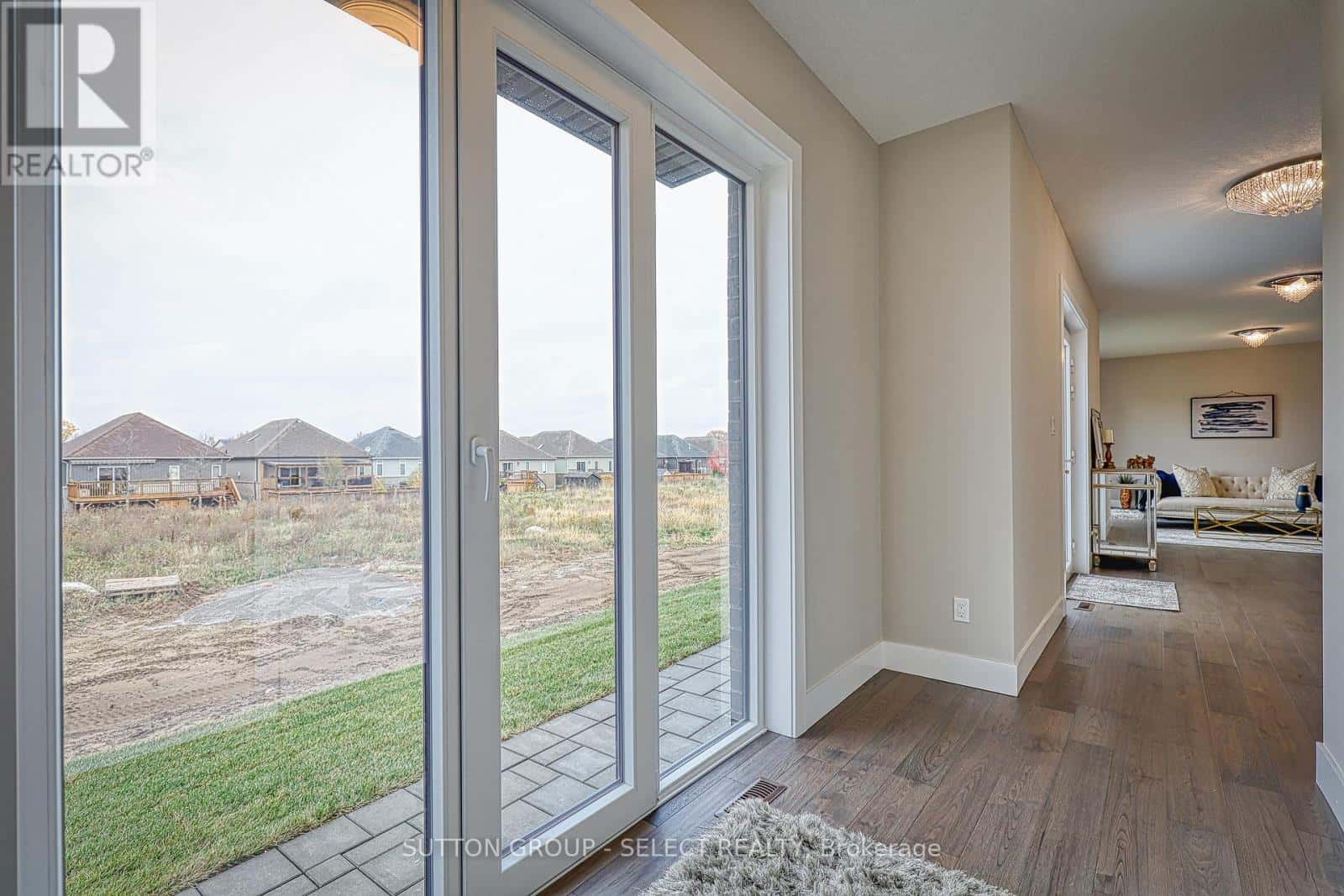 19 ALEXANDER CIRCLE — Strathroy-Caradoc (SE), Ontario - Photo 5 of 30