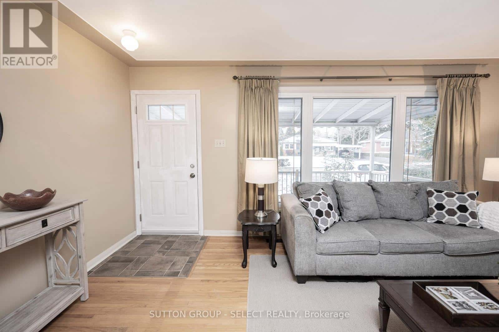 110 LAURENTIAN DRIVE N — London East (East O), Ontario - Photo 3 of 22