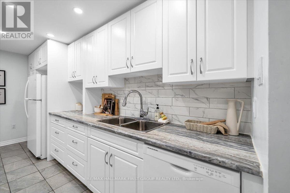 109 - 1535 DIEFENBAKER COURT — Pickering (Town Centre), Ontario - Main photo