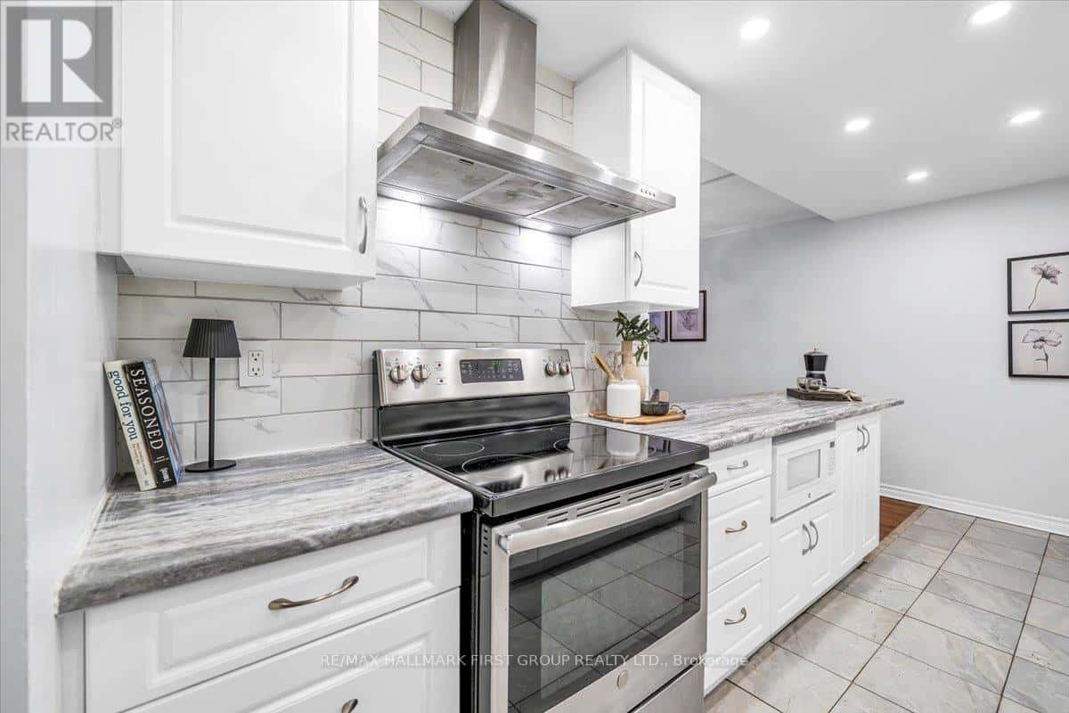 109 - 1535 DIEFENBAKER COURT — Pickering (Town Centre), Ontario - Photo 2 of 29