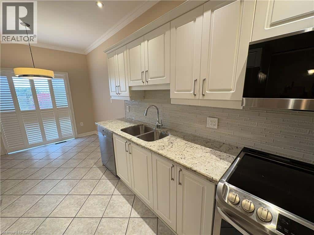 88 NORTHERNBREEZE Street — Mount Hope, Ontario - Photo 3 of 13