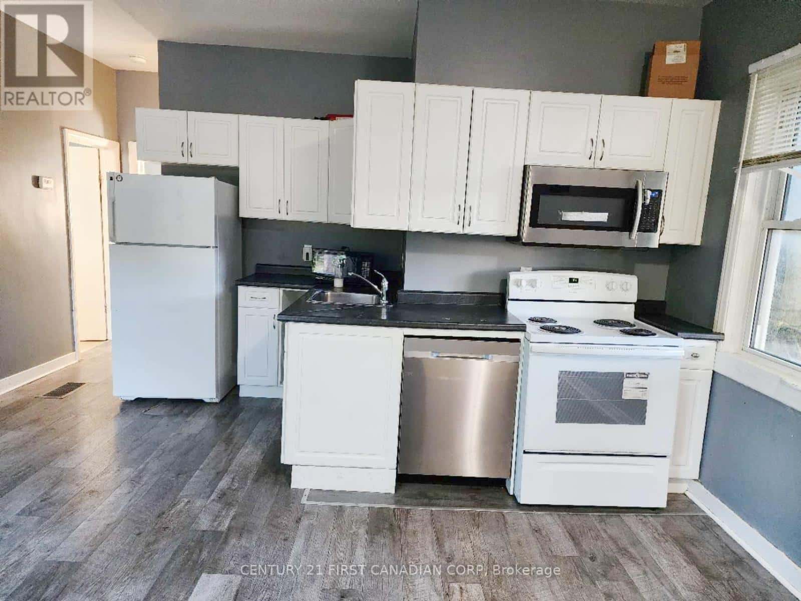 UNIT 1 - 648 OXFORD STREET E — London East (East A), Ontario - Photo 2 of 13