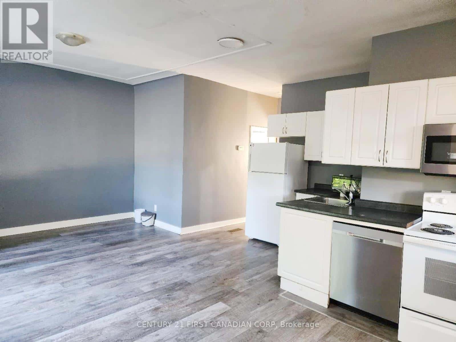 UNIT 1 - 648 OXFORD STREET E — London East (East A), Ontario - Photo 3 of 13