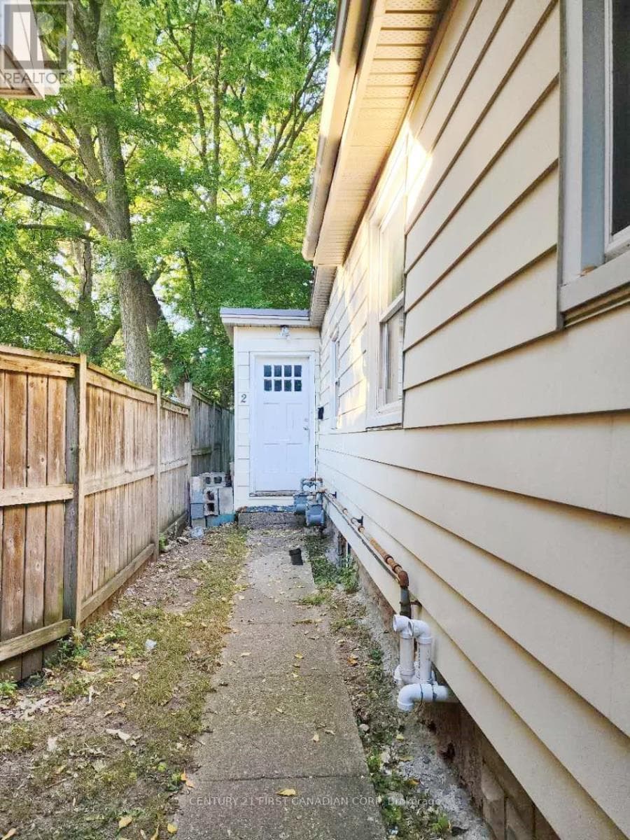 UNIT 2 - 648 OXFORD STREET E — London East (East A), Ontario - Main photo