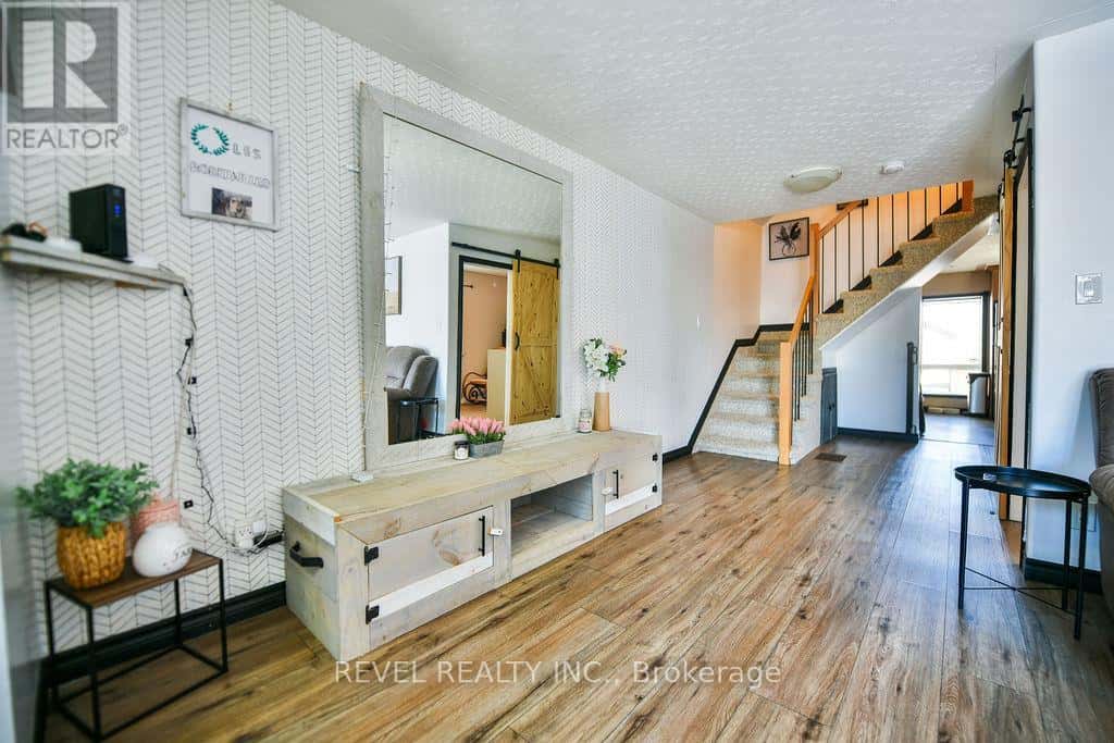 384 MAPLE STREET S — Timmins (TS - SE), Ontario - Photo 4 of 30