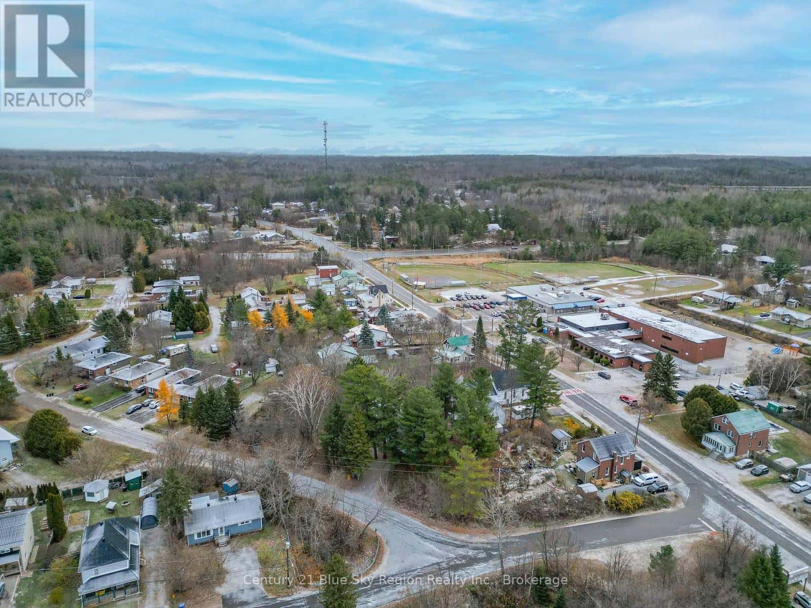 10 TORONTO STREET — Callander, Ontario - Photo 4 of 31