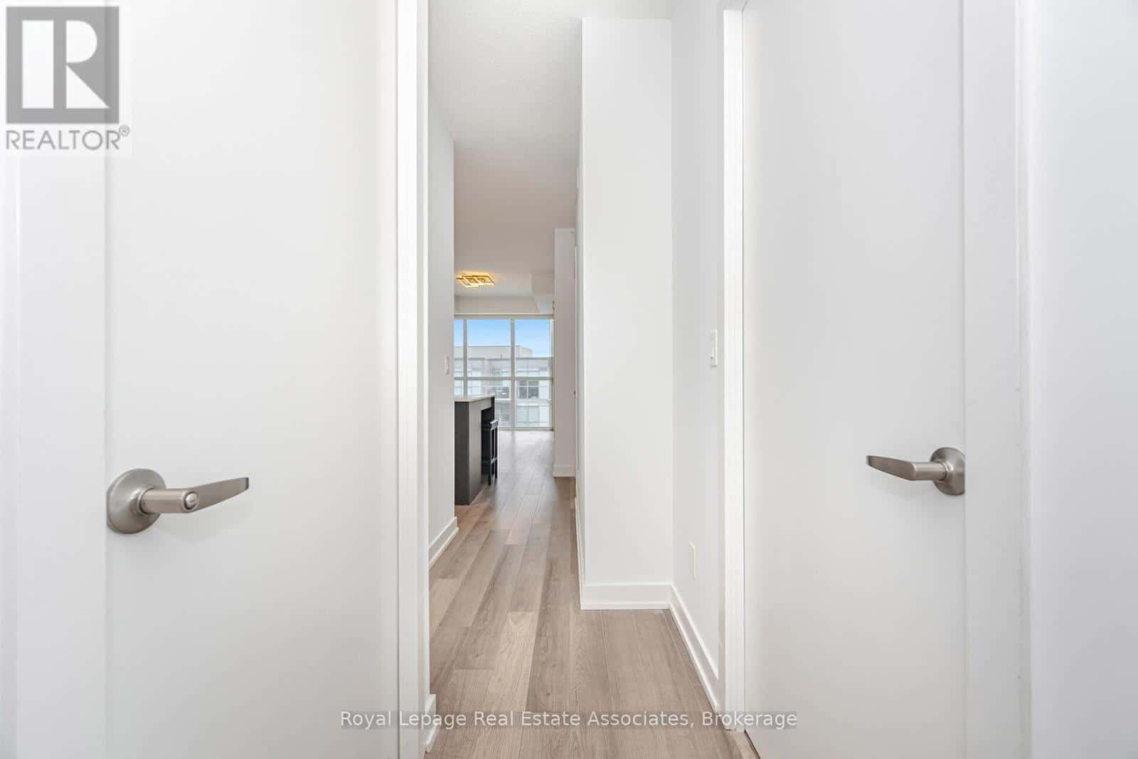 B401 - 5240 DUNDAS STREET — Burlington (Orchard), Ontario - Photo 5 of 26