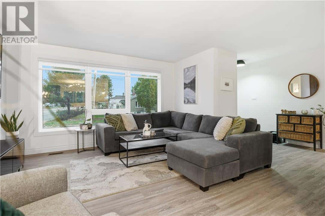 229 Seventh — Lively, Ontario - Photo 4 of 28