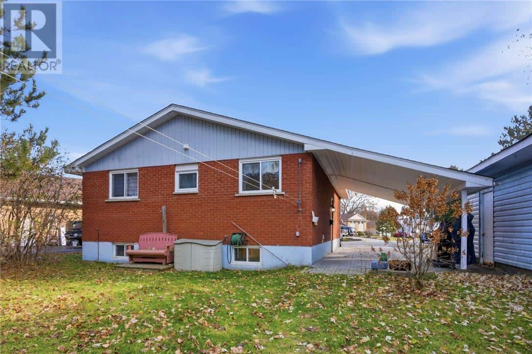 1566 Rose Court — Hanmer, Ontario - Photo 3 of 22