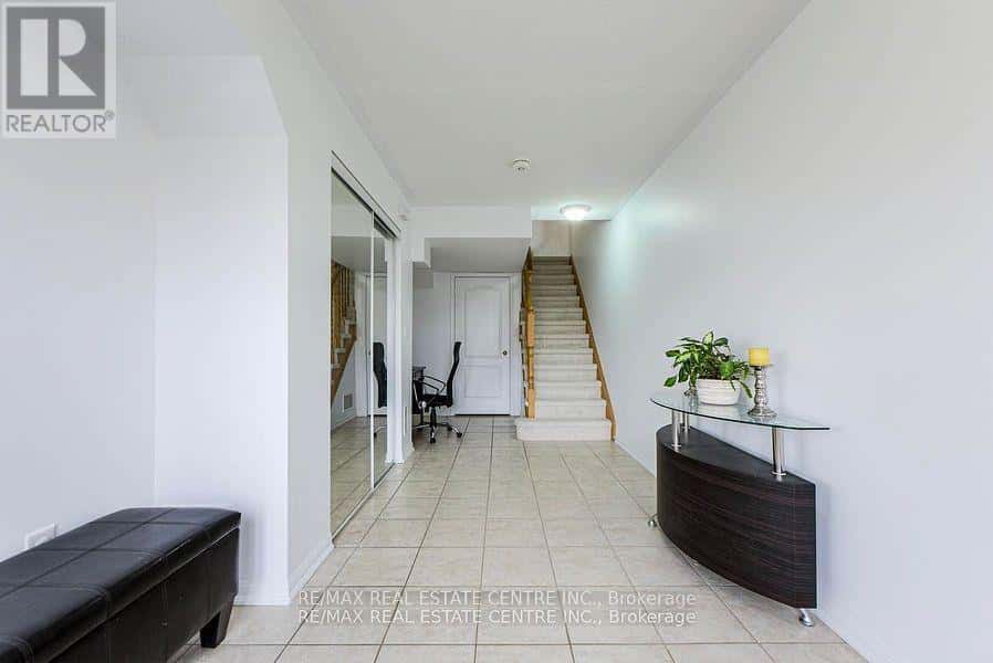 3 - 620 FERGUSON DRIVE — Milton (BE Beaty), Ontario - Photo 3 of 24