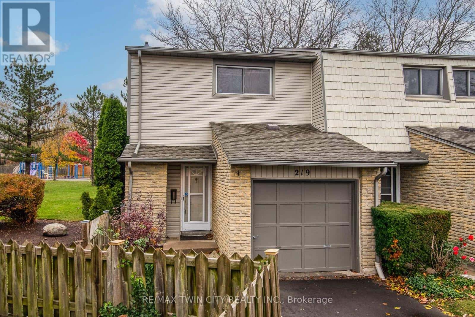 219 DEVERON CRESCENT — London South (South T), Ontario - Photo 2 of 48