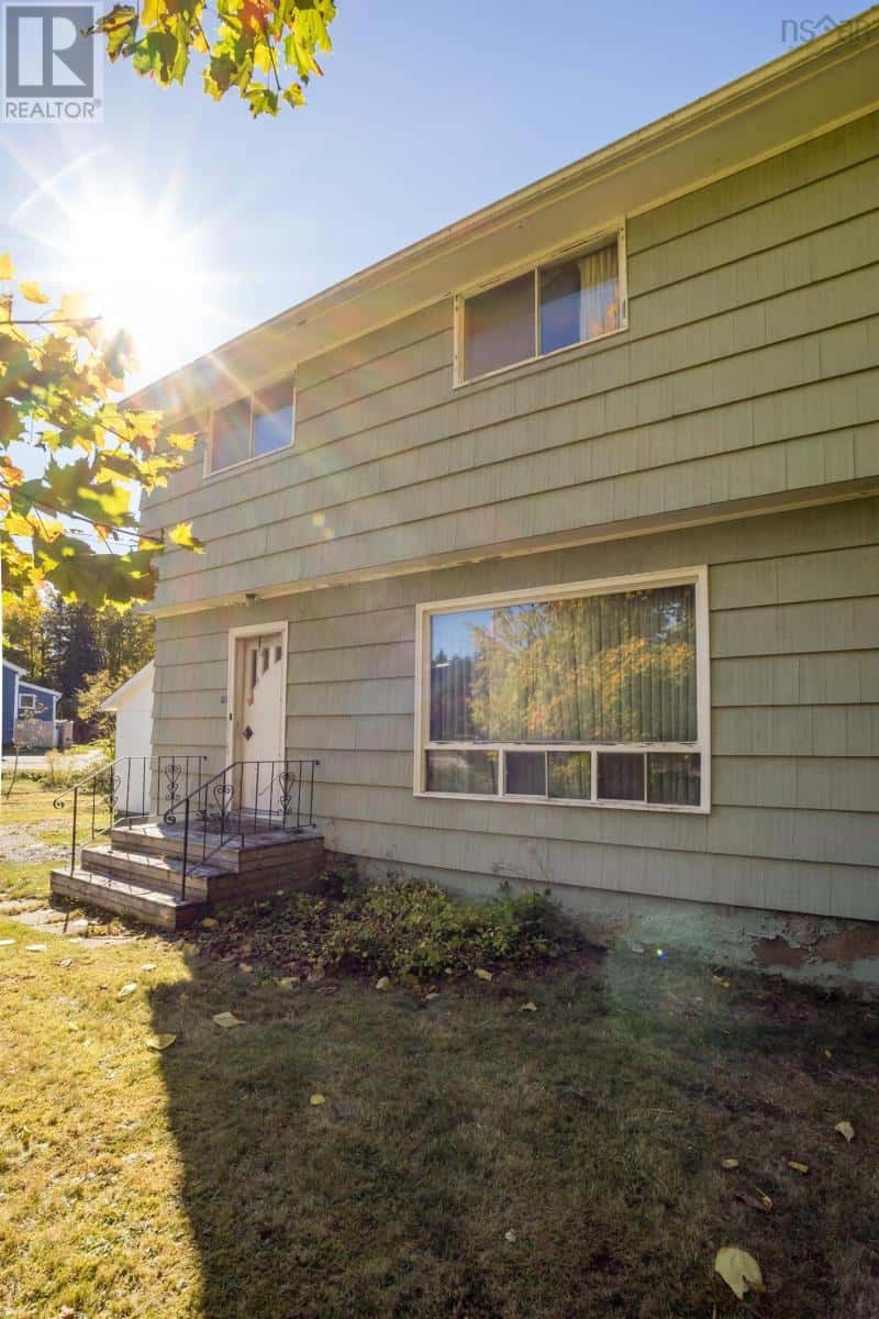 76 Highland Avenue — Wolfville, Nova Scotia - Photo 3 of 19