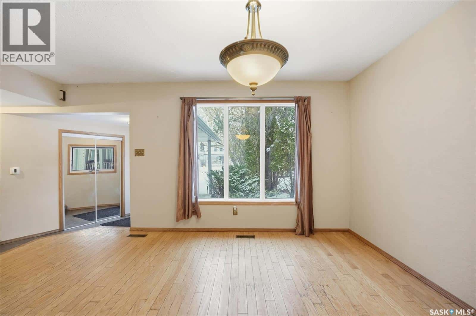 330 Fehr CRESCENT — Martensville, Saskatchewan - Photo 5 of 47