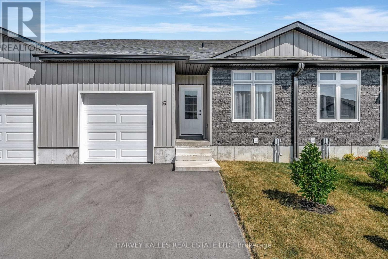 16 DAYTON COURT — Prince Edward County (Picton), Ontario - Main photo