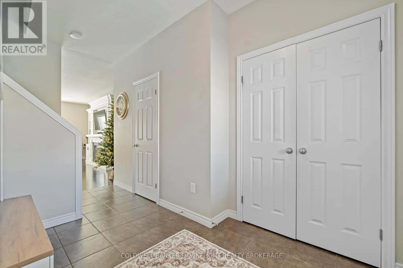 447 BLACKACRES BOULEVARD — London North (North E), Ontario - Photo 2 of 51