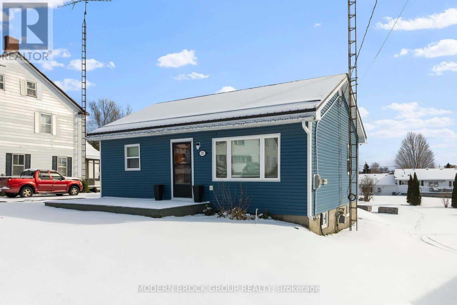 11 MAIN STREET W — Athens, Ontario - Photo 3 of 49