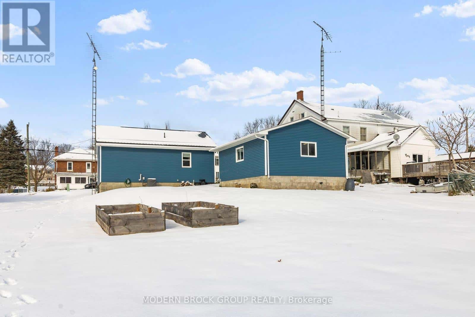 11 MAIN STREET W — Athens, Ontario - Photo 4 of 49