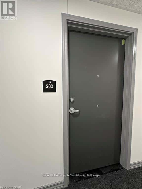 202 - 181 ELMIRA ROAD S — Guelph (Willow West/Sugarbush/West Acres), Ontario - Photo 5 of 14