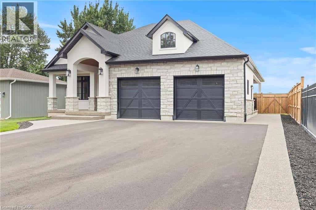 637 BUFFALO Road — Fort Erie, Ontario - Photo 2 of 46