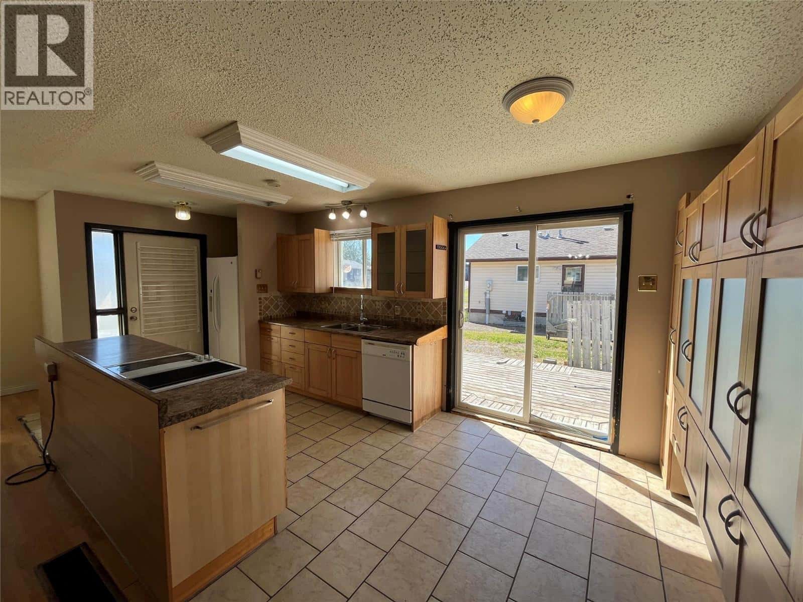 132 SPRUCE Avenue — Tumbler Ridge, British Columbia - Photo 5 of 14