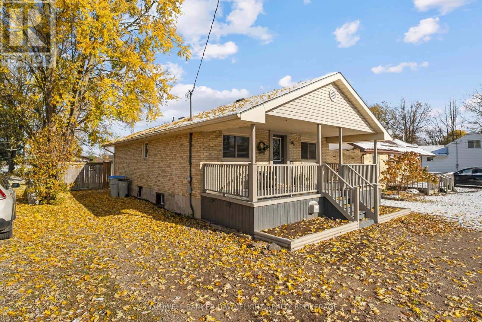 208 VICTORIA AVENUE E — South Huron (Stephen), Ontario - Photo 2 of 37