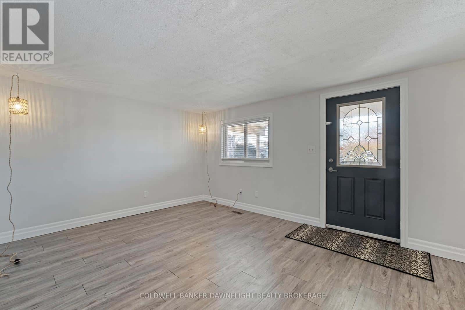 208 VICTORIA AVENUE E — South Huron (Stephen), Ontario - Photo 4 of 37