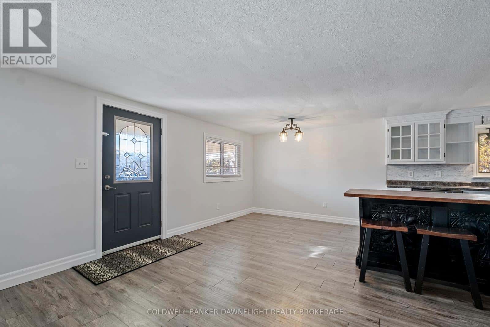 208 VICTORIA AVENUE E — South Huron (Stephen), Ontario - Photo 5 of 37