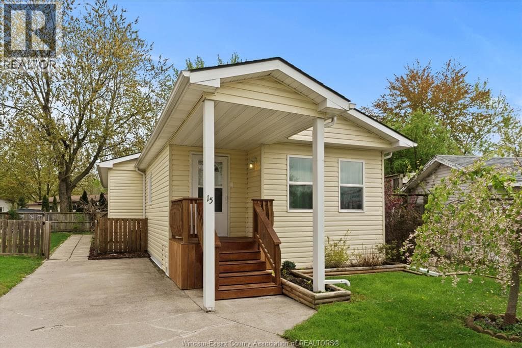 15 SPRUCE STREET — McGregor, Ontario - Main photo