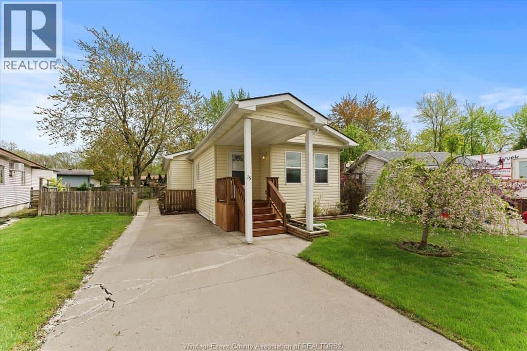 15 SPRUCE STREET — McGregor, Ontario - Photo 2 of 32