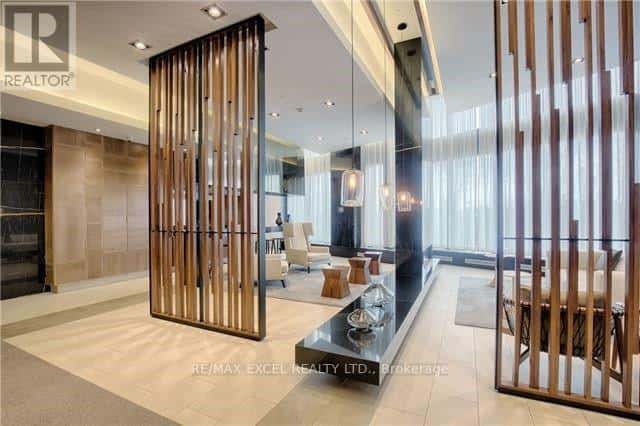 711 - 160 VANDERHOOF AVENUE — Toronto (Thorncliffe Park), Ontario - Photo 3 of 19