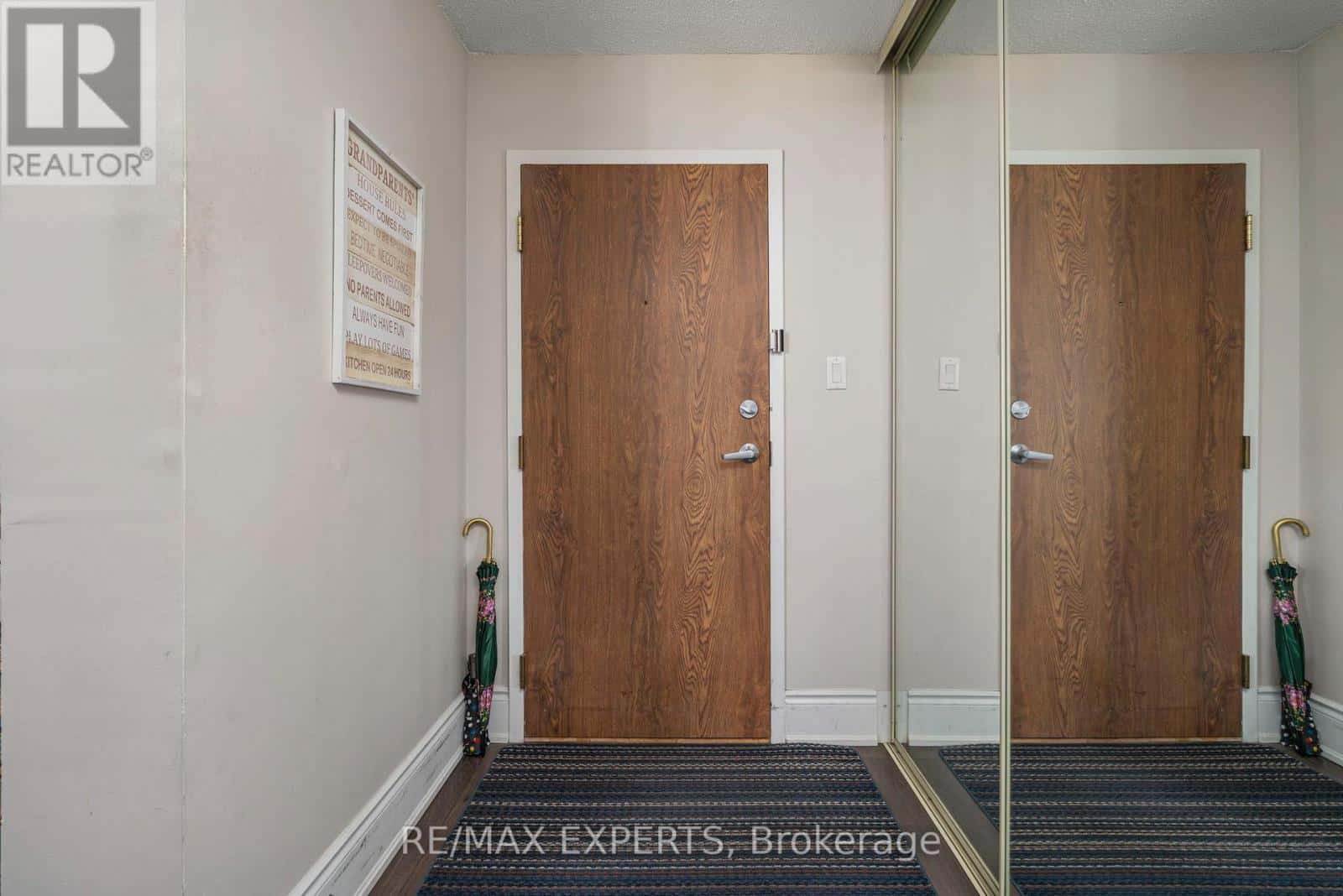 1103 - 40 RICHVIEW ROAD — Toronto (Humber Heights), Ontario - Photo 5 of 27