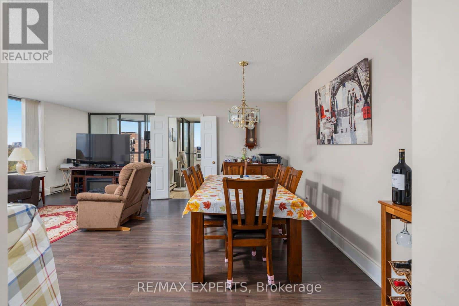 1103 - 40 RICHVIEW ROAD — Toronto (Humber Heights), Ontario - Photo 3 of 27