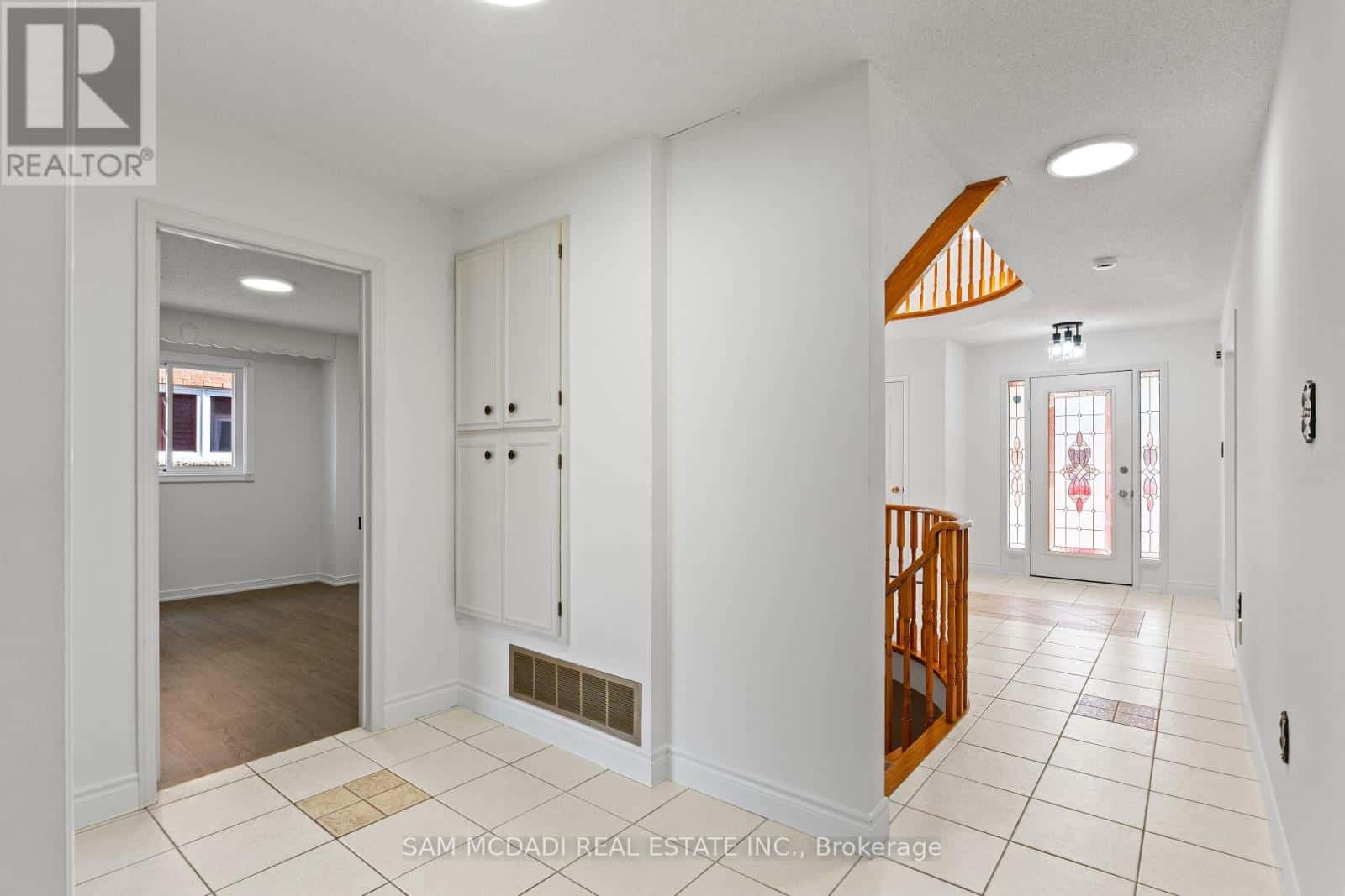 459 GLENASHTON DRIVE — Oakville (WC Wedgewood Creek), Ontario - Photo 4 of 32