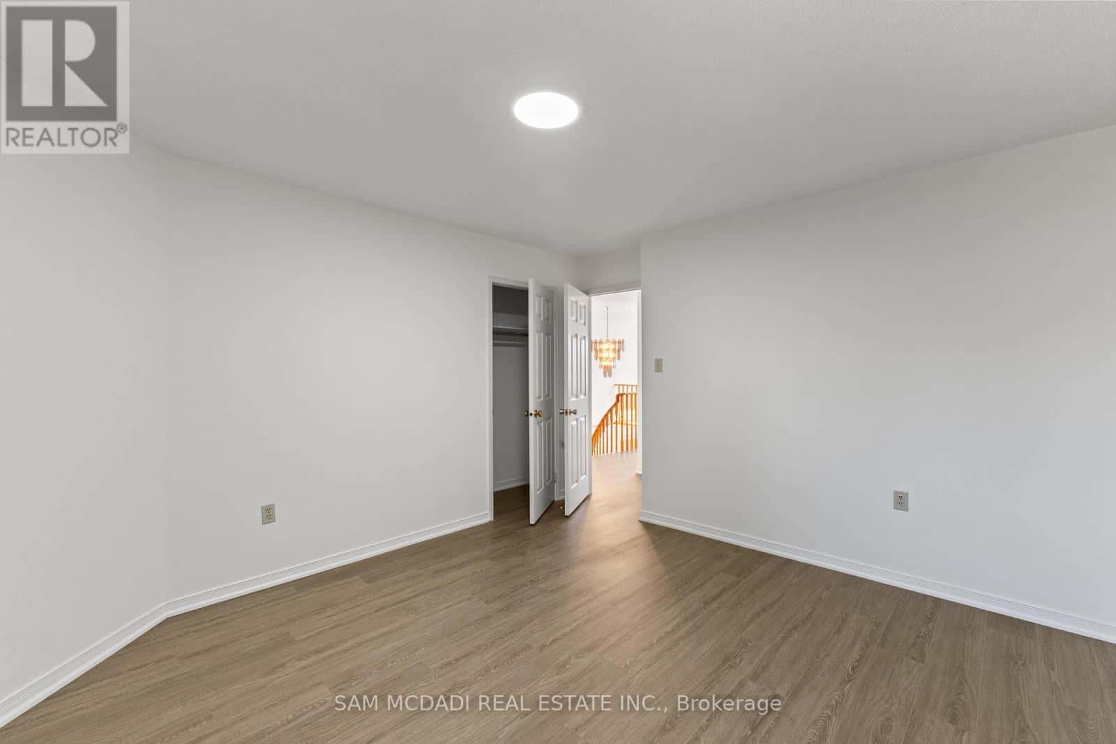 459 GLENASHTON DRIVE — Oakville (WC Wedgewood Creek), Ontario - Photo 5 of 32